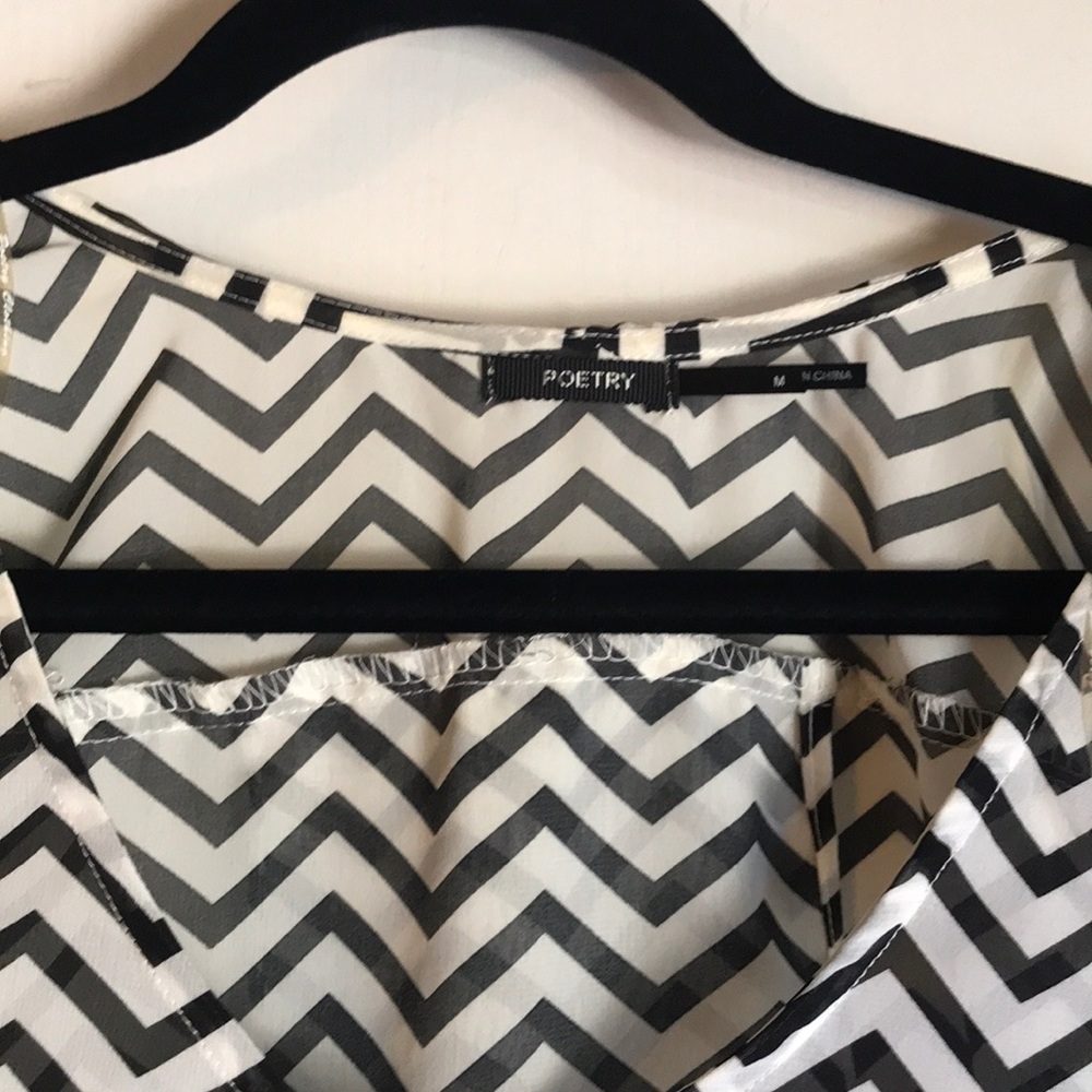 Chevron pattern blouse - Picture 2 of 3